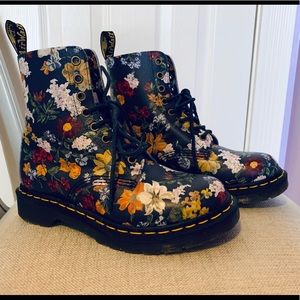 Dr. Martens rare 1460 pascal combat boots